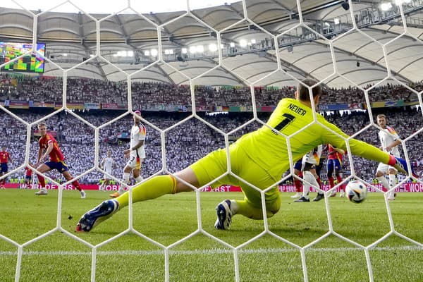 Španieli vo štvrťfinále porazili domácich Nemcov výsledkom 2:1 po predĺžení.