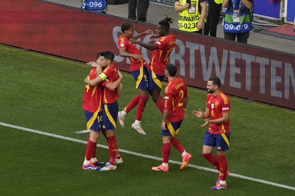 Španieli vo štvrťfinále porazili domácich Nemcov výsledkom 2:1 po predĺžení.