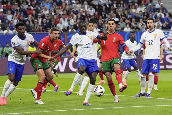 Francúzsko vyradilo tím Portugalska po penaltovom rozstrele a postúpilo do semifinále.