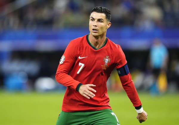 Ronaldovi odporúčajú viacerí experti zavesiť reprezentačné kopačky na klinec. 