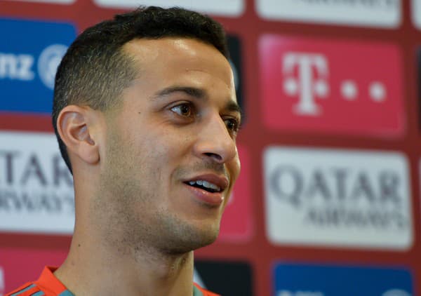 Španielsky futbalista Thiago Alcantara ukončil profesionálnu kariéru.