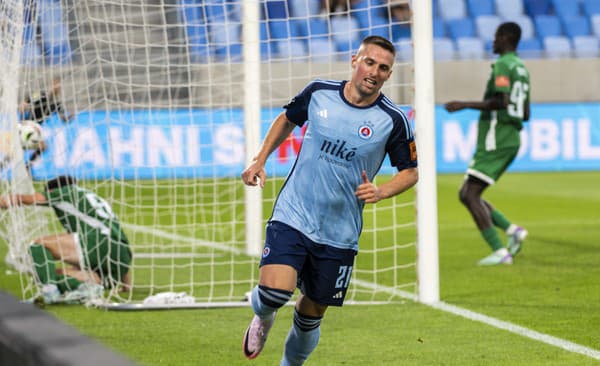 Na snímke Róbert Mak (Slovan) oslavuje gól počas prípravného zápasu ŠK Slovan Bratislava - FC Petržalka.