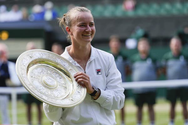 Po Jane Novotnej, Petre Kvitovej a Markéte Vondroušovej je historicky štvrtá česká šampiónka vo wimbledonskom singli.