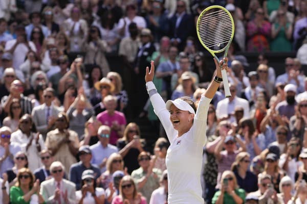 Barbora Krejčíková sa stala prvýkrát v kariére víťazkou ženskej wimbledonskej dvojhry. 