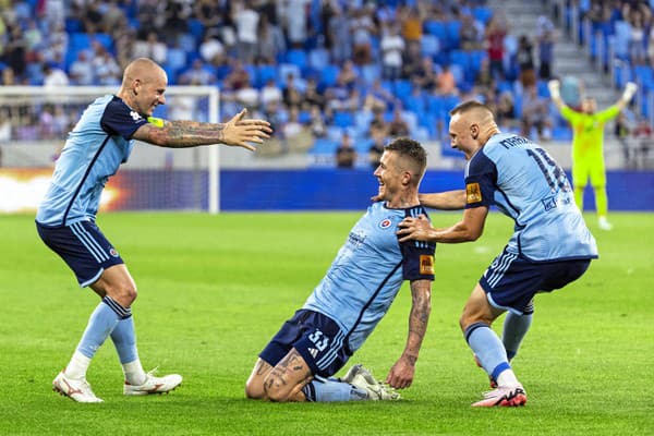 V úvodnom zápase Slovan zvíťazil výsledkom 4:2.