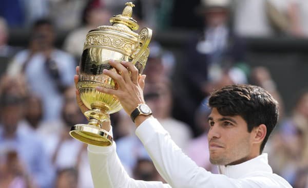 Carlos Alcaraz porazil vo finále Wimbledonu Novaka Djokoviča.