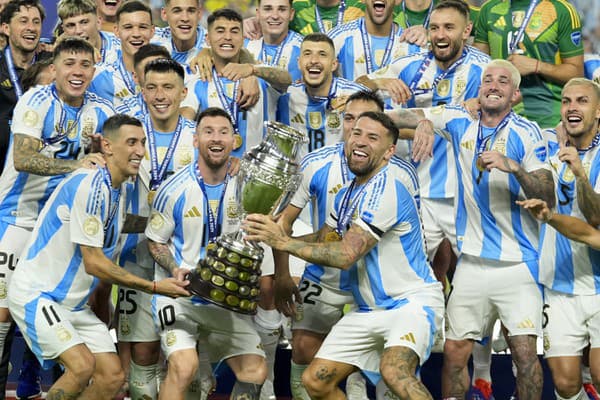 Futbalisti Argentíny získali rekordný šestnásty titul Copa America, čím sa osamostatnili na čele historického rebríčka pred Uruguajom.