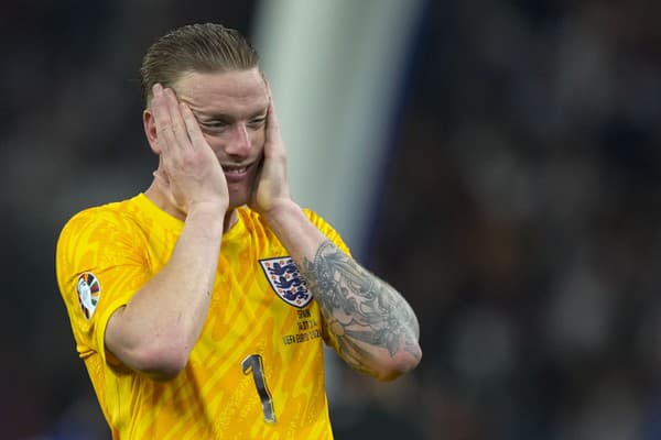 Brankár Jordan Pickford  niesol ťažko prehru vo finále.