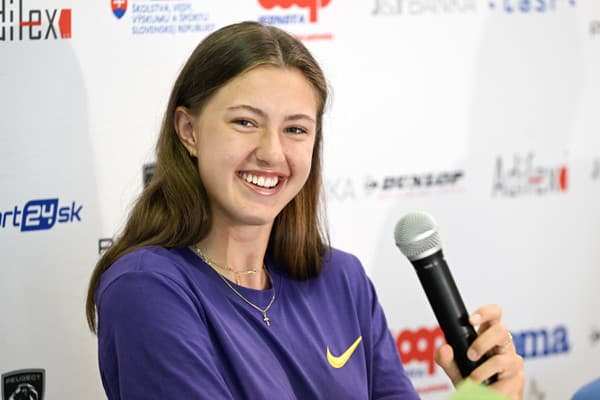 Slovenská juniorská reprezentantka v tenise Renáta Jamrichová v Bratislave po víťazstve v dvojhre junioriek na grandslamovom turnaji v londýnskom Wimbledone.