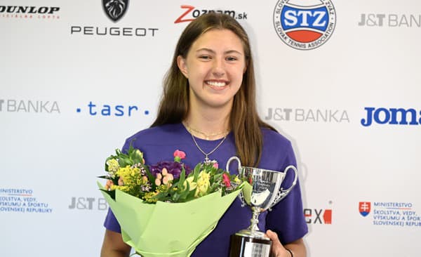 Slovenská juniorská reprezentantka v tenise Renáta Jamrichová v Bratislave po víťazstve v dvojhre junioriek na grandslamovom turnaji v londýnskom Wimbledone.