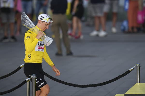 Slovinec Tadej Pogačar sa stal tretíkrát celkovým víťazom Tour de France.