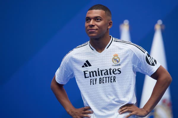 Hviezdny Kylian Mbappé pri oficiálnom predstavení v drese Realu Madrid.