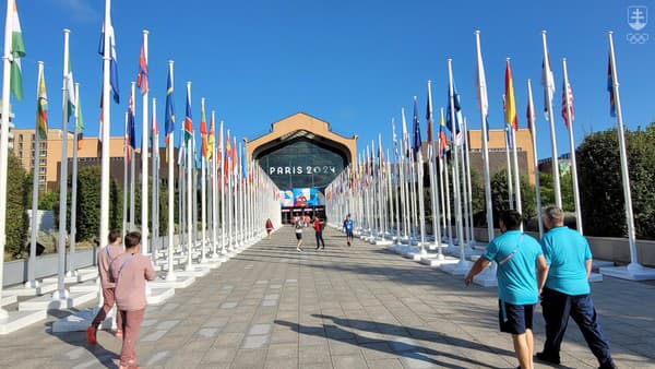 Vstup do jedálne olympijskej dediny.