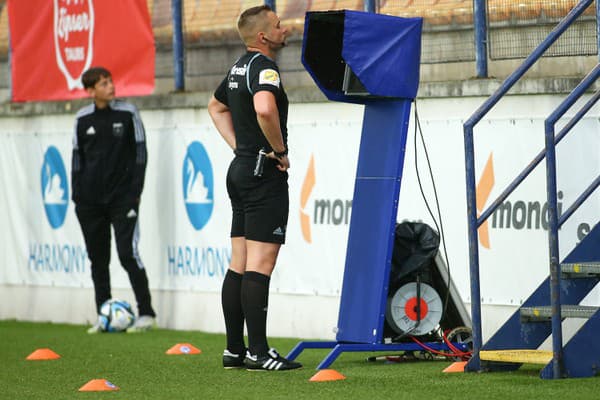 Systém VAR je dôležitou pomôckou pre futbalových rozhodcov po celom svete.