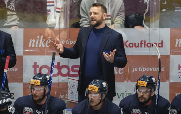 Andrej Podkonický bol pred odchodom do KHL trénerom Slovana Bratislava.