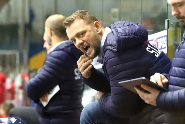 Andrej Podkonický bol pred odchodom do KHL trénerom Slovana Bratislava.