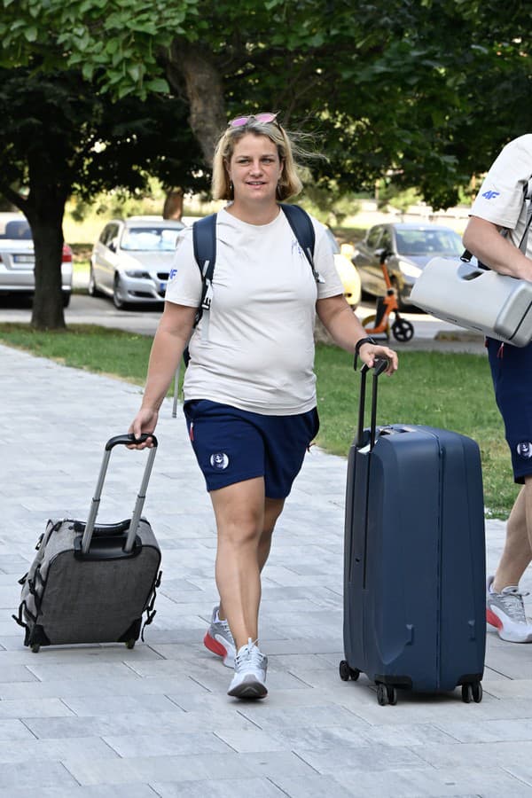 Na snímke slovenská reprezentantka v športovej streľbe Zuzana Rehák Štefečeková počas odchodu na Letné olympijské hry 2024 do Paríža. 