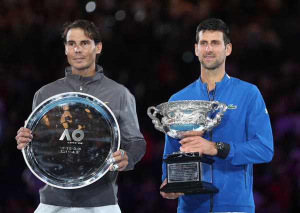 Dve veľké osobnosti mužského tenisu Srb Novak Djokovič (vpravo) a Španiel Rafael Nadal.