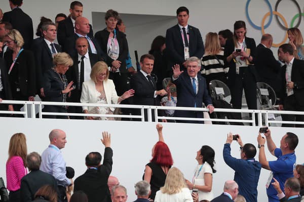 Na otváracom ceremoniáli OH 2024 nechýbal ani francúzsky prezident Emmanuel Macron s manželkou.