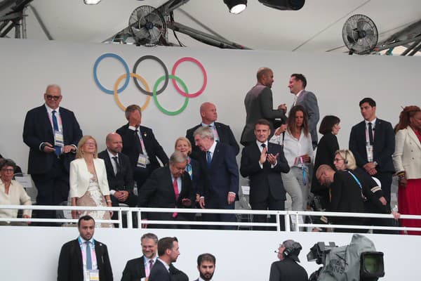 Na otváracom ceremoniáli OH 2024 nechýbal ani francúzsky prezident Emmanuel Macron s manželkou.