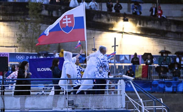 Slovenská výprava na otváracom ceremoniáli OH 2024.