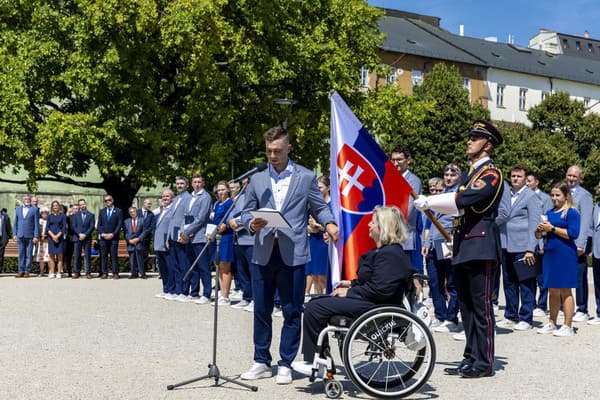 Ešte pred príchodom do dejiska letných hier stihol zložiť za mužskú časť výpravy olympijský sľub v prezidentskom paláci.