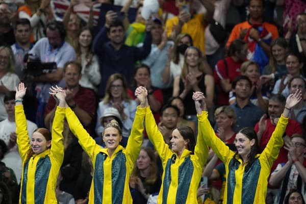 Austrálčanky v zložení Mollie O'Callaghanová, Shayna Jacková, Emma McKeonová a Meg Harrisová vytvorili v sobotu nový olympijský rekord s časom 3:28,92 minúty.