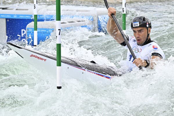 Na snímke slovenský vodný slalomár Jakub Grigar na trati počas semifinále v kategórii K1.