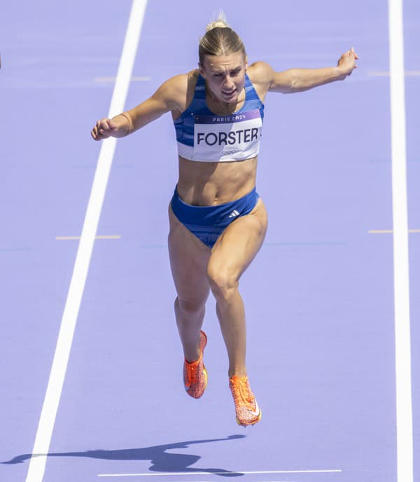 Na snímke slovenská šprintérka Viktória Forsterová v rozbehoch na 100 m žien.