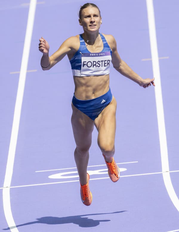 Na snímke slovenská šprintérka Viktória Forsterová v rozbehoch na 100 m žien.