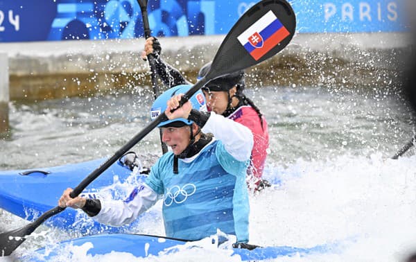 V popredí slovenská vodná slalomárka Eliška Mintálová v kvalifikačnej jazde kajak krosu počas XXXIII. letných olympijských hier v Paríži