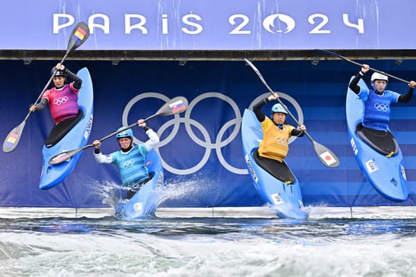 Zľava vodná slalomárka Monica Doria Villarublová z Andory, Haruka Okazakiová z Japonska, Slovenka Eliška Mintálová a Li Š'-tching z Číny v kvalifikačnej jazde kajak krosu počas XXXIII. letných olympijských hier v Paríži