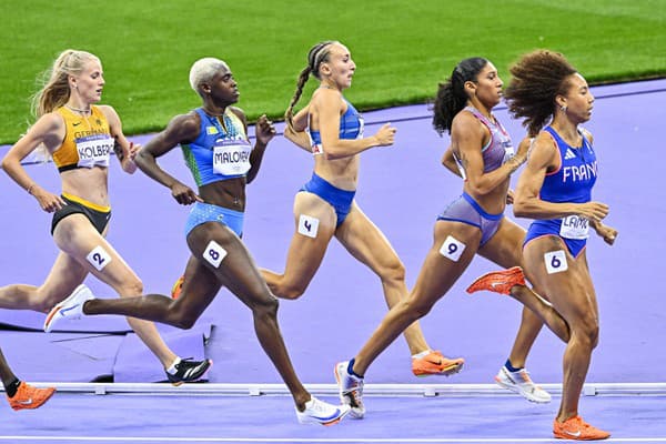 Slovenská atlétka Gabriela Gajanová (uprostred) počas semifinálového behu na 800 metrov na XXXIII. letných olympijských hrách v Paríži