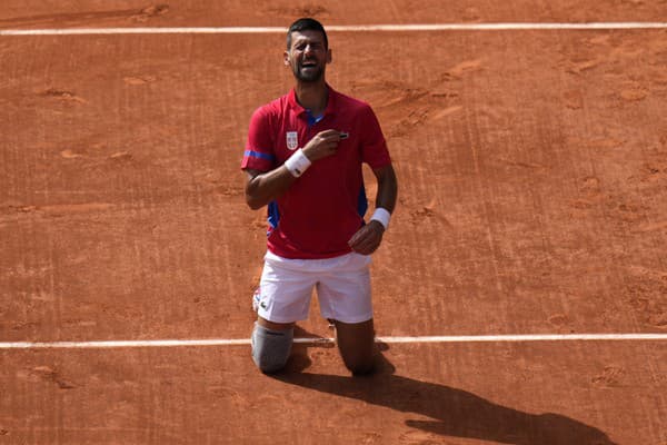 Novak Djokovič sa teší z olympijského zlata.