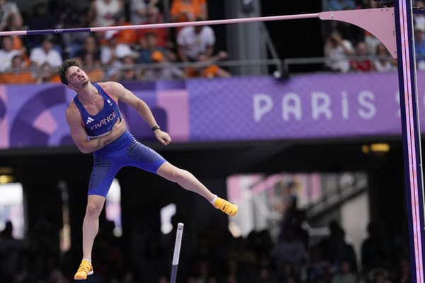 Francúzsky skokan Anthony Ammirati počas olympijskej kvalifikácii v Paríži.