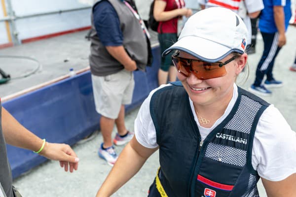 Strelkyňa Hocková mala počas preteku na krku retiazku s olympijskými kruhmi.