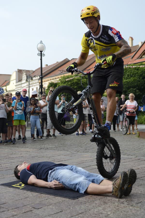 Na snímke cyklotrialová show majstra sveta Jána Kočiša z Popradu.