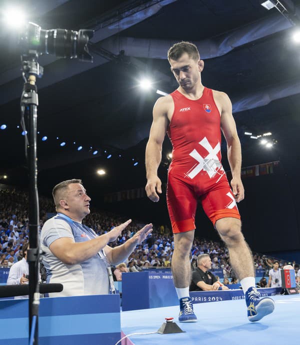 Slovenský reprezentant v zápasení Tajmuraz Salkazanov a slovenský reprezentačný tréner Erik Cap..