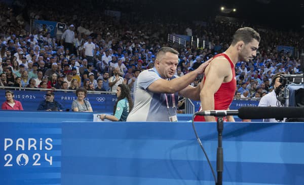 Slovenský reprezentant v zápasení Tajmuraz Salkazanov (vpravo) a slovenský reprezentačný tréner Erik Cap.