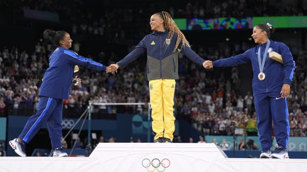 Americká gymnastka Jordan Chilesová získala bronz, no napokon kvôli chybe trénerky oň prišla.