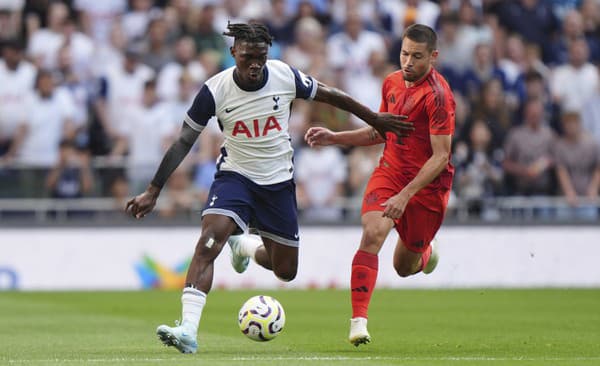 Yves Bissouma (Tottenham) a Jamal Musiala (Bayern)