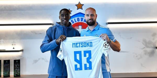 Futbalistov ŠK Slovan Bratislava posilnil útočník Idjessi Metsoko.