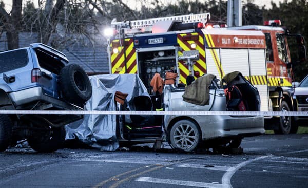 Zrážka SUV a osobného automobilu si vyžiadala tri životy. 