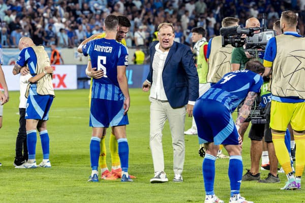 Tréner ŠK Slovan Bratislava Vladimír Weiss. 