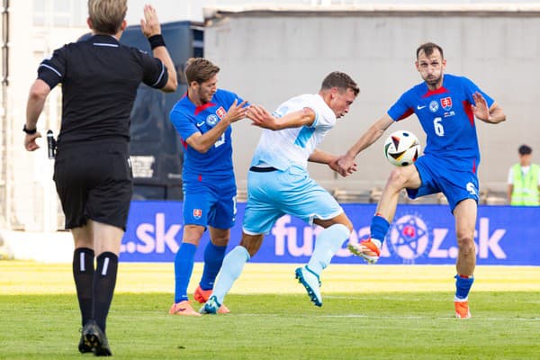 Norbert Gyömbér (vpravo) v reprezentačnom drese.