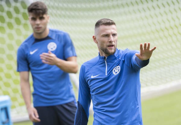 Nová stoperská dvojica slovenskej futbalovej reprezentácie Adam Obert a Milan Škriniar.