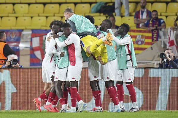  Na snímke hráči AS Monako sa tešia z gólu na 2:1 počas 1. kola ligovej fázy Ligy majstrov vo futbale AS Monaco - FC Barcelona-