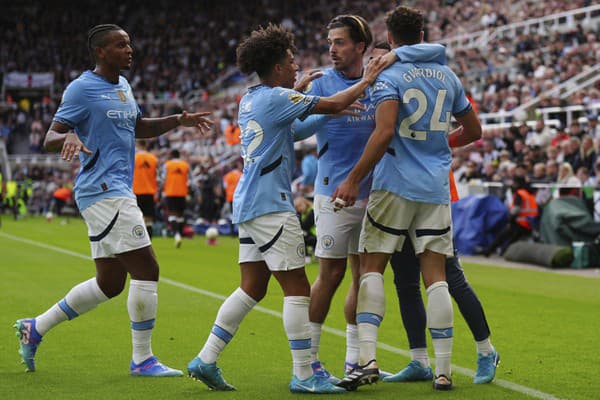 Futbalisti Manchestru City v generálke na Slovan Bratislava remizovali s Newcastlom Martina Dúbravku.