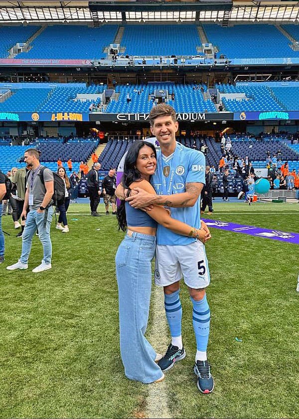 John Stones a priateľka Olivia.