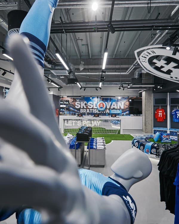 Nový fanshop Slovana Bratislava bol oficiálne otvorený.